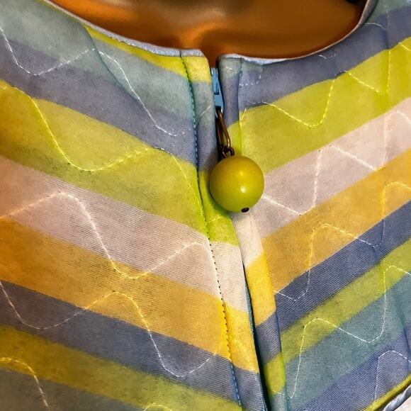 Vintage 60s Quilted Housecoat Robe Pajamas Coat Pastel Striped Leisurewear - Picture 2 of 7